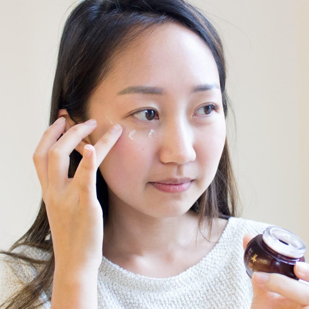 How to Apply Eye Cream the Right Way