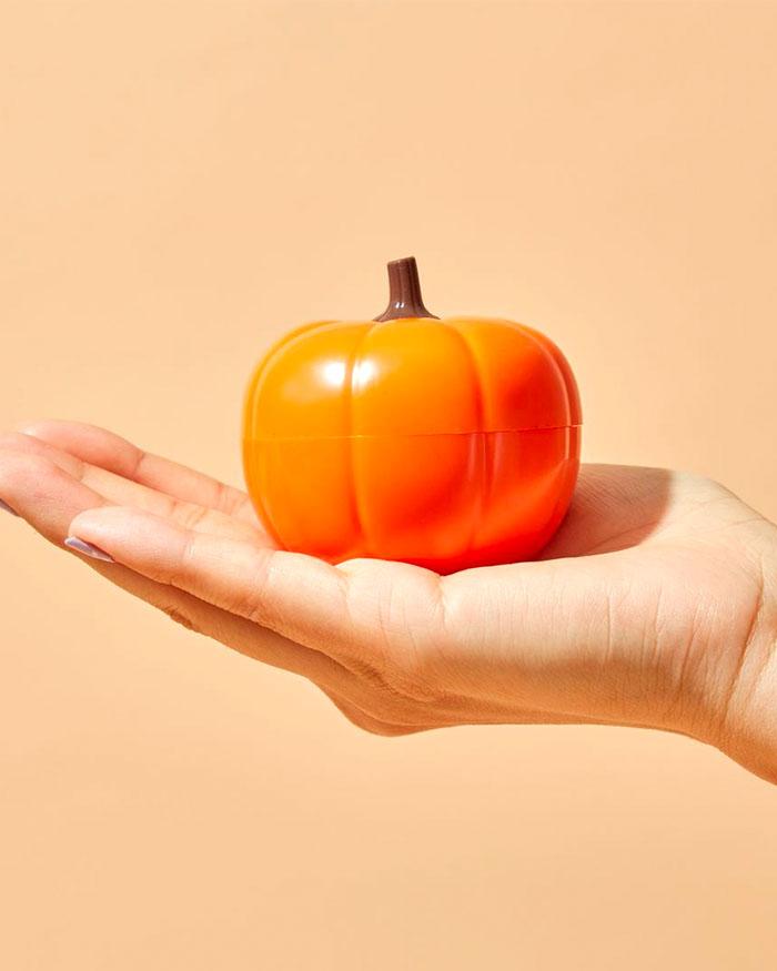 Plump-Kin Retinol Eye Cream Lifestyle