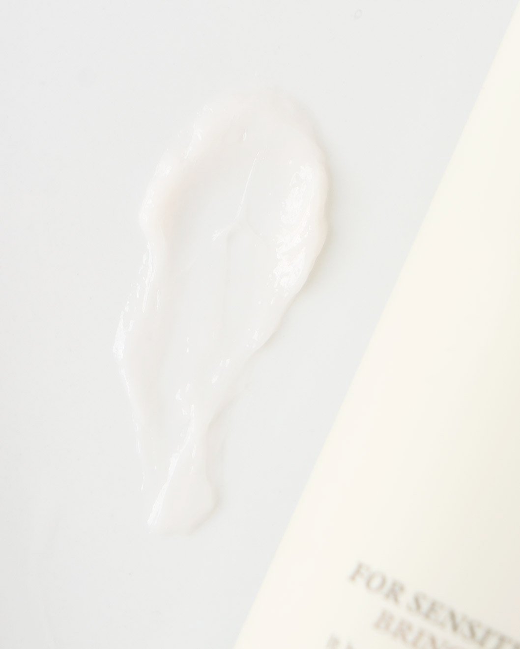 Lador Tea Tree Scalp Clinic Hair Pack - white cream texture
